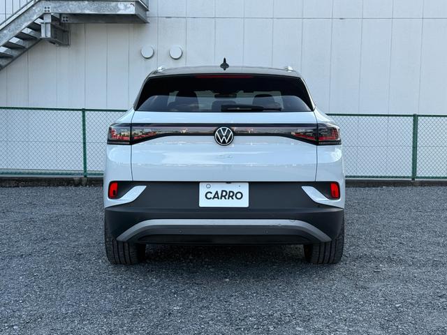 ＩＤ．４ プロ　パノラマガラスルーフ　ハーフレザーシート　ＣａｒＰｌａｙ　前後ドラレコ　ＥＴＣ　シートヒーター　電動リアゲート　３６０度カメラ　ワイヤレス充電　アンビエントライト（7枚目）