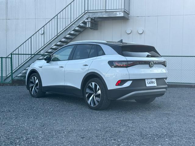 ＩＤ．４ プロ　パノラマガラスルーフ　ハーフレザーシート　ＣａｒＰｌａｙ　前後ドラレコ　ＥＴＣ　シートヒーター　電動リアゲート　３６０度カメラ　ワイヤレス充電　アンビエントライト（8枚目）