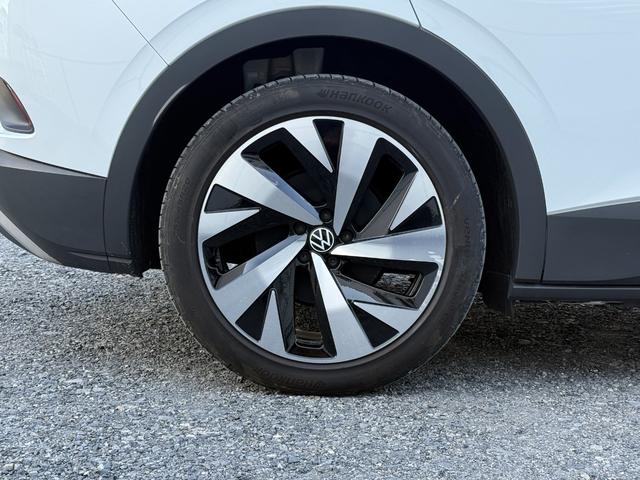 ＩＤ．４ プロ　パノラマガラスルーフ　ハーフレザーシート　ＣａｒＰｌａｙ　前後ドラレコ　ＥＴＣ　シートヒーター　電動リアゲート　３６０度カメラ　ワイヤレス充電　アンビエントライト（12枚目）