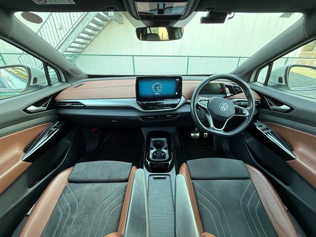 ＩＤ．４ プロ　パノラマガラスルーフ　ハーフレザーシート　ＣａｒＰｌａｙ　前後ドラレコ　ＥＴＣ　シートヒーター　電動リアゲート　３６０度カメラ　ワイヤレス充電　アンビエントライト（14枚目）