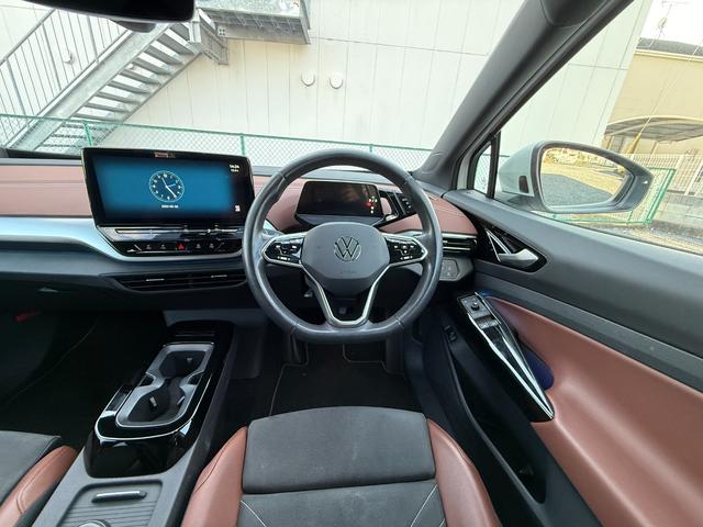 ＩＤ．４ プロ　パノラマガラスルーフ　ハーフレザーシート　ＣａｒＰｌａｙ　前後ドラレコ　ＥＴＣ　シートヒーター　電動リアゲート　３６０度カメラ　ワイヤレス充電　アンビエントライト（15枚目）