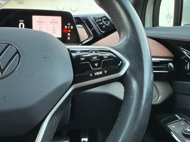 ＩＤ．４ プロ　パノラマガラスルーフ　ハーフレザーシート　ＣａｒＰｌａｙ　前後ドラレコ　ＥＴＣ　シートヒーター　電動リアゲート　３６０度カメラ　ワイヤレス充電　アンビエントライト（18枚目）