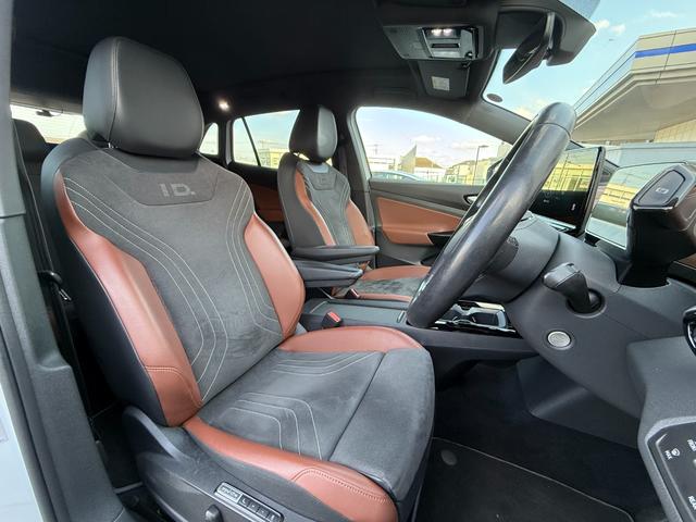 ＩＤ．４ プロ　パノラマガラスルーフ　ハーフレザーシート　ＣａｒＰｌａｙ　前後ドラレコ　ＥＴＣ　シートヒーター　電動リアゲート　３６０度カメラ　ワイヤレス充電　アンビエントライト（22枚目）