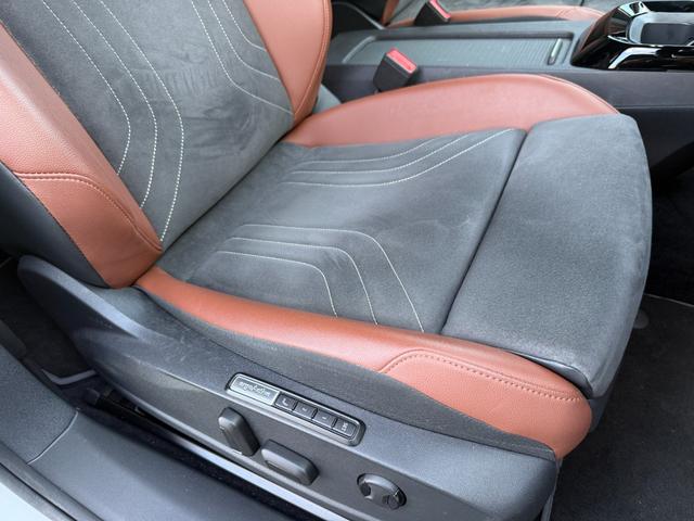 ＩＤ．４ プロ　パノラマガラスルーフ　ハーフレザーシート　ＣａｒＰｌａｙ　前後ドラレコ　ＥＴＣ　シートヒーター　電動リアゲート　３６０度カメラ　ワイヤレス充電　アンビエントライト（23枚目）