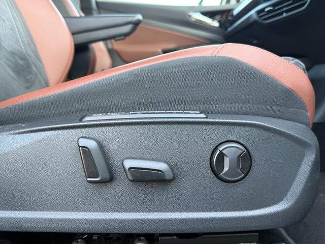 ＩＤ．４ プロ　パノラマガラスルーフ　ハーフレザーシート　ＣａｒＰｌａｙ　前後ドラレコ　ＥＴＣ　シートヒーター　電動リアゲート　３６０度カメラ　ワイヤレス充電　アンビエントライト（24枚目）