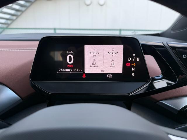 ＩＤ．４ プロ　パノラマガラスルーフ　ハーフレザーシート　ＣａｒＰｌａｙ　前後ドラレコ　ＥＴＣ　シートヒーター　電動リアゲート　３６０度カメラ　ワイヤレス充電　アンビエントライト（26枚目）