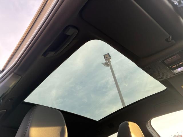 ＩＤ．４ プロ　パノラマガラスルーフ　ハーフレザーシート　ＣａｒＰｌａｙ　前後ドラレコ　ＥＴＣ　シートヒーター　電動リアゲート　３６０度カメラ　ワイヤレス充電　アンビエントライト（34枚目）