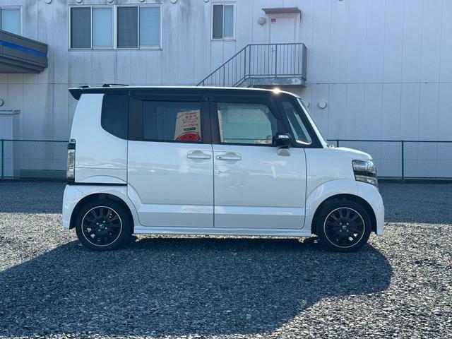 Ｎ－ＢＯＸカスタム ２トーンカラースタイル　Ｇ・ターボＬパッケージ　アルミ　キーレスエントリー　パワーステアリング　半革シート　ナビＴＶ　横滑り防止機能　パワーウィンドウ　ＬＥＤヘッドライト　電動格納ミラー　エアコン　スマートキー　ＡＢＳ　ＥＴＣ車載器　ＤＶＤ再生（5枚目）