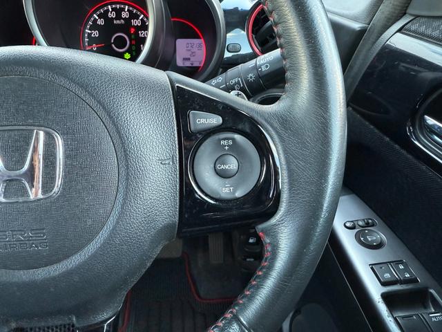 Ｎ－ＢＯＸカスタム ２トーンカラースタイル　Ｇ・ターボＬパッケージ　アルミ　キーレスエントリー　パワーステアリング　半革シート　ナビＴＶ　横滑り防止機能　パワーウィンドウ　ＬＥＤヘッドライト　電動格納ミラー　エアコン　スマートキー　ＡＢＳ　ＥＴＣ車載器　ＤＶＤ再生（18枚目）