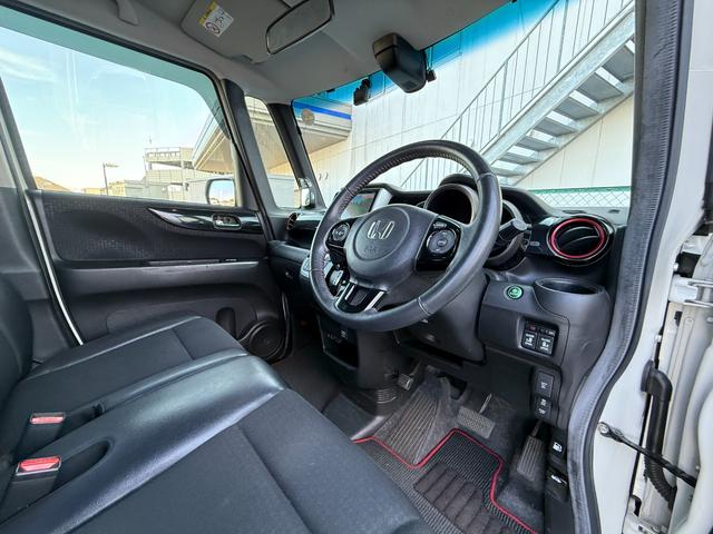 Ｎ－ＢＯＸカスタム ２トーンカラースタイル　Ｇ・ターボＬパッケージ　アルミ　キーレスエントリー　パワーステアリング　半革シート　ナビＴＶ　横滑り防止機能　パワーウィンドウ　ＬＥＤヘッドライト　電動格納ミラー　エアコン　スマートキー　ＡＢＳ　ＥＴＣ車載器　ＤＶＤ再生（23枚目）