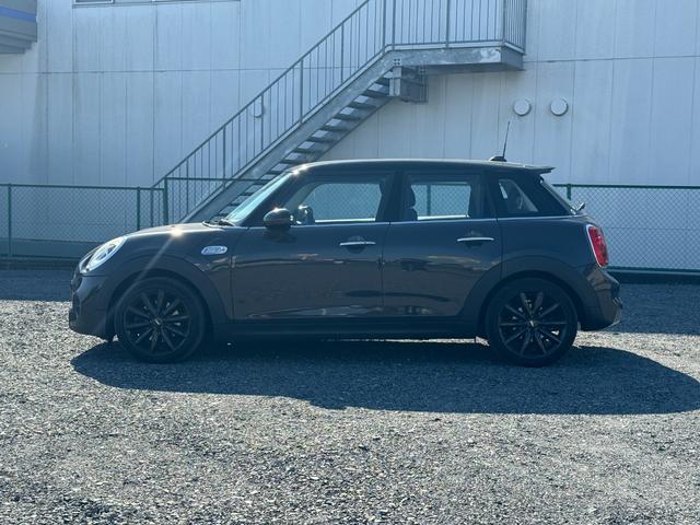 MINI クーパーS 純正ナビ JCWステアリング パドルシフト クルコン スポーツモード BT USB AUX ETC LEDヘッドライト F/Rドラレコ ブラックアルミ(9枚目)