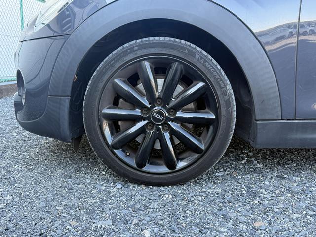 MINI クーパーS 純正ナビ JCWステアリング パドルシフト クルコン スポーツモード BT USB AUX ETC LEDヘッドライト F/Rドラレコ ブラックアルミ(10枚目)