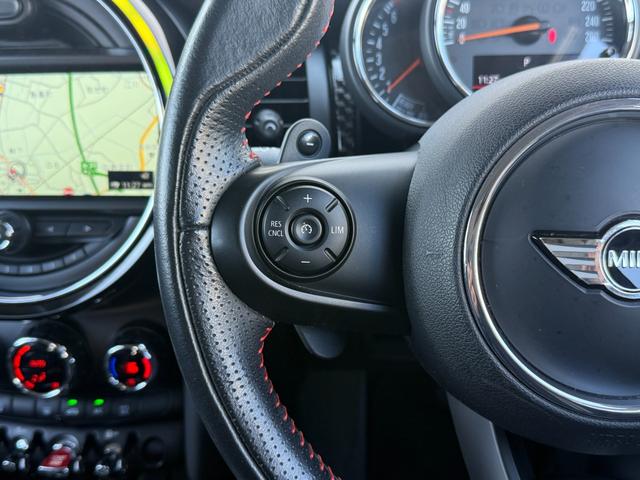 MINI クーパーS 純正ナビ JCWステアリング パドルシフト クルコン スポーツモード BT USB AUX ETC LEDヘッドライト F/Rドラレコ ブラックアルミ(17枚目)