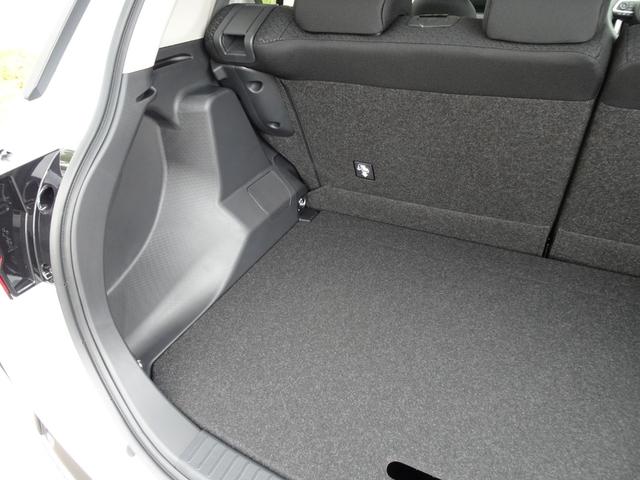 ライズ Ｚ　４ＷＤ　登録済未使用車　９インチディスプレイオーディオ　クリアランスソナー　オートクルーズコントロール　レーンアシスト　衝突被害軽減システム　ＴＶ　オートライト　ＬＥＤヘッドランプ　アルミホイール（65枚目）