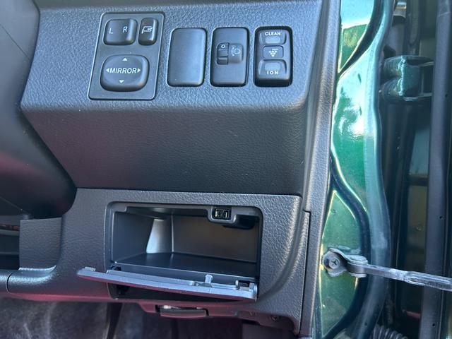 ミラジーノ プレミアムＸ　プレミアムＸ　ＭＯＭＯステアリング　純正ホイルホイル（16枚目）