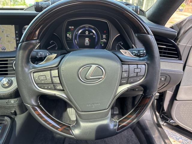 ＬＳ ＬＳ５００ｈ　エグゼクティブ　ＡＷＤ　サンルーフ　マークレビンソン２３スピーカーリヤエンターテインメント　セーフティシステムプラスＡ　当社買取車　車検令和９年３月　グラファイトブラックガラスフレーク（18枚目）