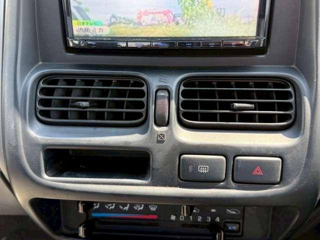 ダットサントラック 社外ヘッドランプ/社外ナビ/社外AW/ETC(8枚目)