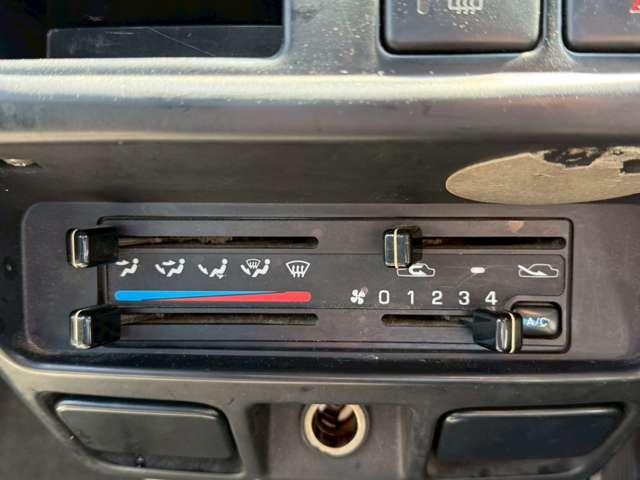 ダットサントラック 社外ヘッドランプ/社外ナビ/社外AW/ETC(9枚目)