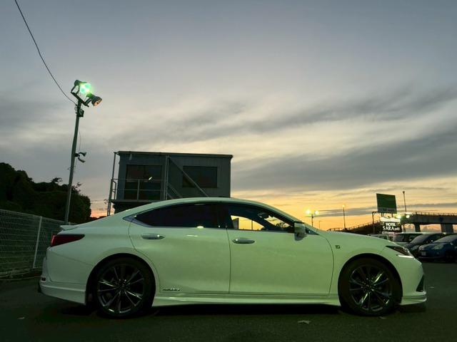 ＥＳ ＥＳ３００ｈ　Ｆスポーツ　ＴＥＤエアロ　ＴＤＲマフラー　トランクスポイラー　サンルーフ　マークレビンソン　デジタルインナーミラー　赤革シート（16枚目）