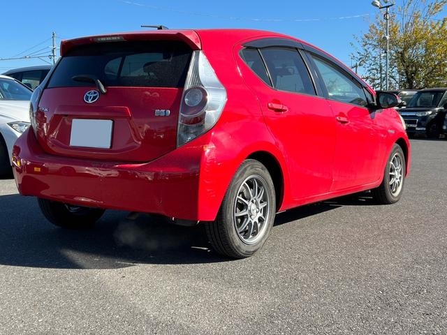 アクア S キーレスエントリ 安全ボディ オートエアコン デュアルエアバック ESC パワーウィンドウ パワーステアリング SRS ABS アイストップ(3枚目)