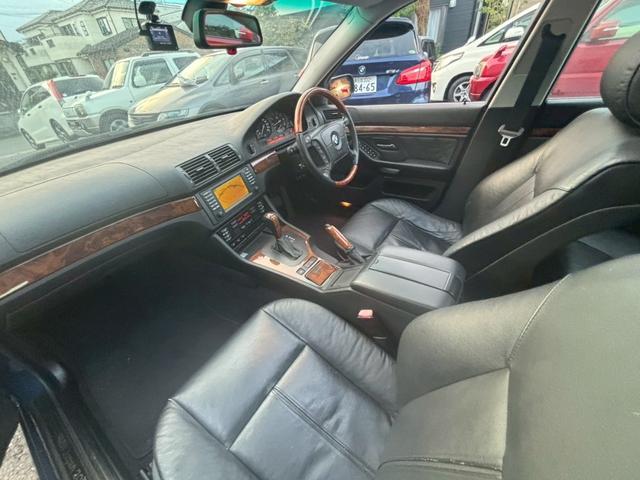 ５シリーズ ５３０ｉ　特別仕様車　ナビ　パワーシート　ＨＩＤライト　エアコン　パワーステアリング　パワーウィンドウ　運転席エアバッグ　助手席エアバッグ（33枚目）