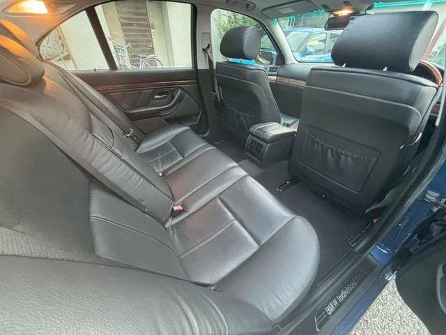 ５シリーズ ５３０ｉ　特別仕様車　ナビ　パワーシート　ＨＩＤライト　エアコン　パワーステアリング　パワーウィンドウ　運転席エアバッグ　助手席エアバッグ（34枚目）