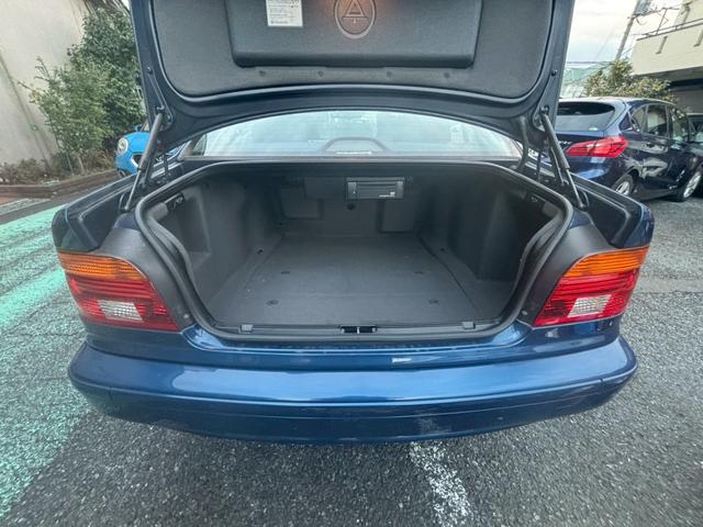 ５シリーズ ５３０ｉ　特別仕様車　ナビ　パワーシート　ＨＩＤライト　エアコン　パワーステアリング　パワーウィンドウ　運転席エアバッグ　助手席エアバッグ（40枚目）