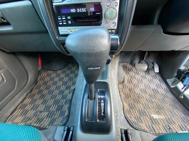 ジムニー ランドベンチャー　４ＷＤ　エアコン　パワーウィンドウ　パワーステアリング　運転席エアバッグ　助手席エアバッグ　衝突安全ボディ　キーレスエントリー（14枚目）