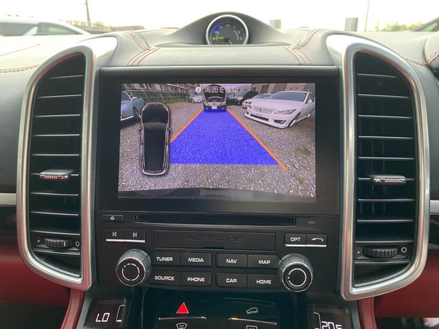 カイエン Ｓ　Ｅ－ハイブリッド　プラチナエディション　後期型　赤革シート　ＢＯＳＥサウンドシステム　２０インチ純正ＡＷ　アナログ時計（ダッシュボード中央）ポルシェクレストロゴ入りヘッドレスト　プライバシーガラス　パークアシストシステム（24枚目）