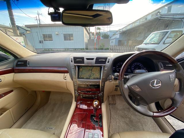 ＬＳ ＬＳ６００ｈ　Ｉパッケージ　３眼ＬＥＤ　サンルーフ　２０インチＡＷ　本革シート　バックカメラ　シートエアコン　キーレスエントリー　スマートキー　盗難防止システム（12枚目）