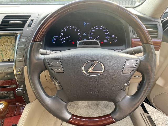 ＬＳ ＬＳ６００ｈ　Ｉパッケージ　３眼ＬＥＤ　サンルーフ　２０インチＡＷ　本革シート　バックカメラ　シートエアコン　キーレスエントリー　スマートキー　盗難防止システム（16枚目）