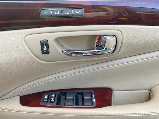 ＬＳ ＬＳ６００ｈ　Ｉパッケージ　３眼ＬＥＤ　サンルーフ　２０インチＡＷ　本革シート　バックカメラ　シートエアコン　キーレスエントリー　スマートキー　盗難防止システム（20枚目）