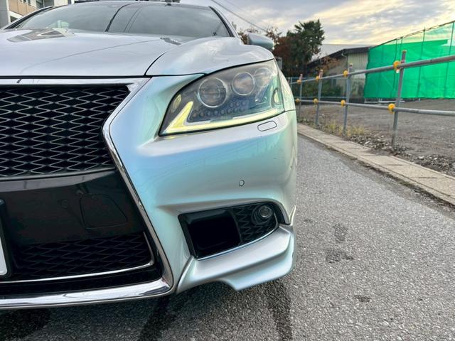 ＬＳ ＬＳ６００ｈ　Ｆスポーツ　サンルーフ　赤革シート　エアサス　フルエアロ　ハイブリッドバッテリー交換済み　エンジンスターター　カードキー　４ＷＤ　　ＥＴＣ　　１９ＡＷ　　バックモニター　Ｂｌｕｅｔｏｏｔｈ　　パワーシート（6枚目）