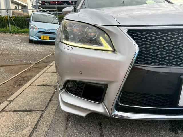 ＬＳ ＬＳ６００ｈ　Ｆスポーツ　サンルーフ　赤革シート　エアサス　フルエアロ　ハイブリッドバッテリー交換済み　エンジンスターター　カードキー　４ＷＤ　　ＥＴＣ　　１９ＡＷ　　バックモニター　Ｂｌｕｅｔｏｏｔｈ　　パワーシート（7枚目）