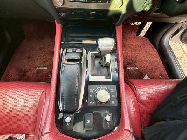 ＬＳ ＬＳ６００ｈ　Ｆスポーツ　サンルーフ　赤革シート　エアサス　フルエアロ　ハイブリッドバッテリー交換済み　エンジンスターター　カードキー　４ＷＤ　　ＥＴＣ　　１９ＡＷ　　バックモニター　Ｂｌｕｅｔｏｏｔｈ　　パワーシート（22枚目）