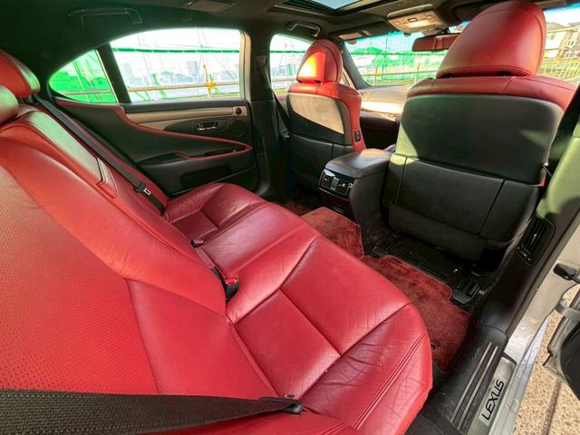 ＬＳ ＬＳ６００ｈ　Ｆスポーツ　サンルーフ　赤革シート　エアサス　フルエアロ　ハイブリッドバッテリー交換済み　エンジンスターター　カードキー　４ＷＤ　　ＥＴＣ　　１９ＡＷ　　バックモニター　Ｂｌｕｅｔｏｏｔｈ　　パワーシート（40枚目）