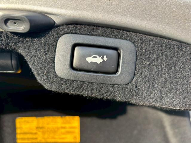 ＬＳ ＬＳ６００ｈ　Ｆスポーツ　サンルーフ　赤革シート　エアサス　フルエアロ　ハイブリッドバッテリー交換済み　エンジンスターター　カードキー　４ＷＤ　　ＥＴＣ　　１９ＡＷ　　バックモニター　Ｂｌｕｅｔｏｏｔｈ　　パワーシート（45枚目）