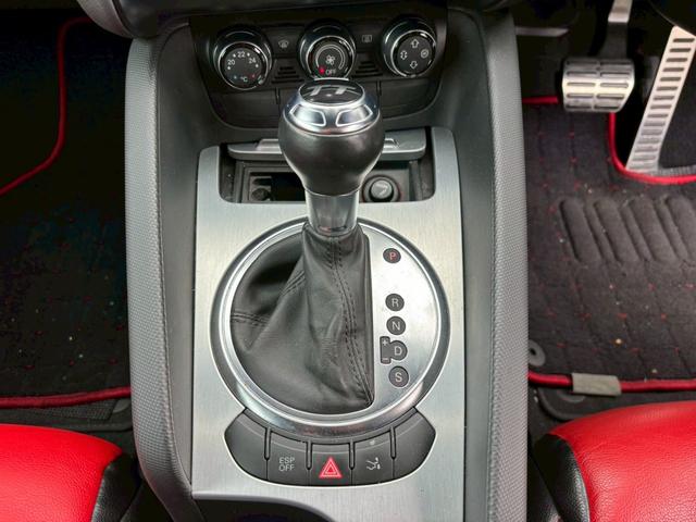 ＴＴクーペ ２．０ＴＦＳＩ　エアロスポーツ　後期仕様　リアスポイラー　ドライブレコーダー　盗難防止システム　運転席・助手席エアバッグ　パワーステアリング　パワーウィンドウ（26枚目）