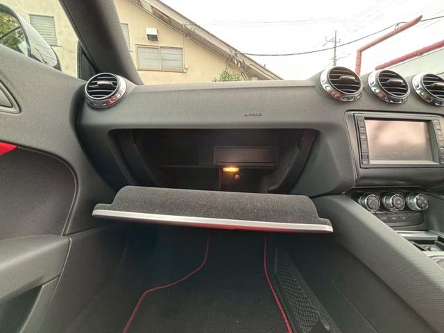 ＴＴクーペ ２．０ＴＦＳＩ　エアロスポーツ　後期仕様　リアスポイラー　ドライブレコーダー　盗難防止システム　運転席・助手席エアバッグ　パワーステアリング　パワーウィンドウ（28枚目）