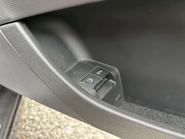 ＴＴクーペ ２．０ＴＦＳＩ　エアロスポーツ　後期仕様　リアスポイラー　ドライブレコーダー　盗難防止システム　運転席・助手席エアバッグ　パワーステアリング　パワーウィンドウ（32枚目）