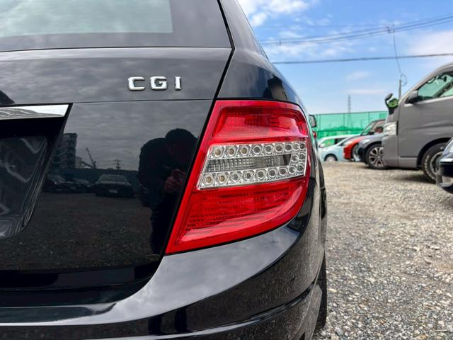 Cクラスステーションワゴン C200CGIブルーエフィシェンシWアバンG ワンオーナー車 ETC サンルーフ ルーフレール レザーシート パワーシート バックモニター 盗難防止装置 パワーウィンドウ パワーステアリング 運転席・助手席・サイドエアバッグ(9枚目)