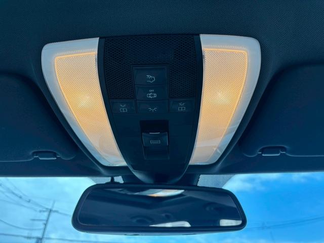 Cクラスステーションワゴン C200CGIブルーエフィシェンシWアバンG ワンオーナー車 ETC サンルーフ ルーフレール レザーシート パワーシート バックモニター 盗難防止装置 パワーウィンドウ パワーステアリング 運転席・助手席・サイドエアバッグ(17枚目)