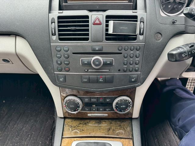 Cクラスステーションワゴン C200CGIブルーエフィシェンシWアバンG ワンオーナー車 ETC サンルーフ ルーフレール レザーシート パワーシート バックモニター 盗難防止装置 パワーウィンドウ パワーステアリング 運転席・助手席・サイドエアバッグ(20枚目)