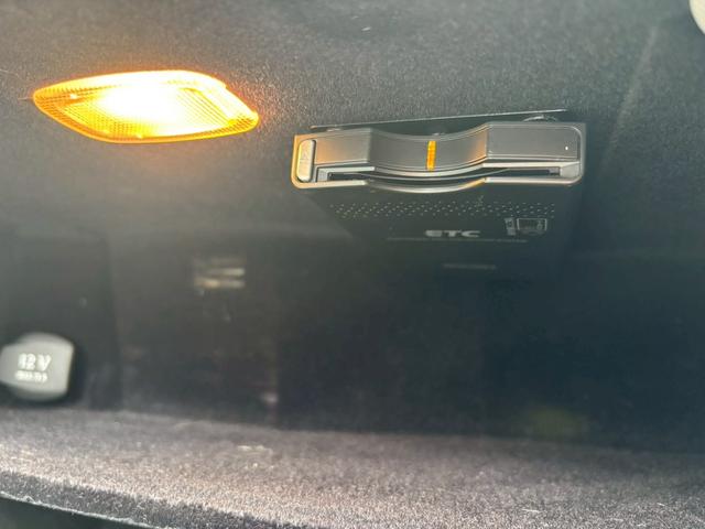 Cクラスステーションワゴン C200CGIブルーエフィシェンシWアバンG ワンオーナー車 ETC サンルーフ ルーフレール レザーシート パワーシート バックモニター 盗難防止装置 パワーウィンドウ パワーステアリング 運転席・助手席・サイドエアバッグ(21枚目)