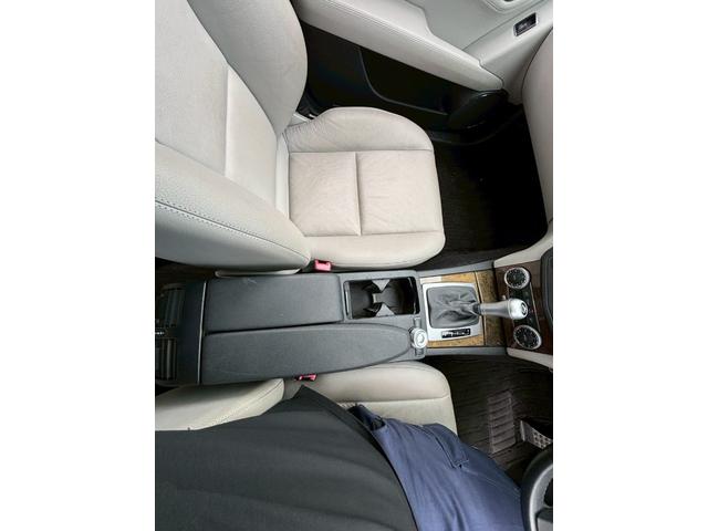 Cクラスステーションワゴン C200CGIブルーエフィシェンシWアバンG ワンオーナー車 ETC サンルーフ ルーフレール レザーシート パワーシート バックモニター 盗難防止装置 パワーウィンドウ パワーステアリング 運転席・助手席・サイドエアバッグ(24枚目)