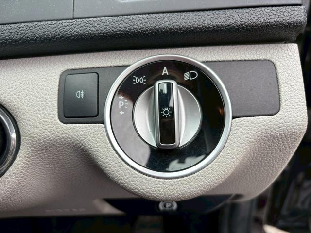 Cクラスステーションワゴン C200CGIブルーエフィシェンシWアバンG ワンオーナー車 ETC サンルーフ ルーフレール レザーシート パワーシート バックモニター 盗難防止装置 パワーウィンドウ パワーステアリング 運転席・助手席・サイドエアバッグ(26枚目)