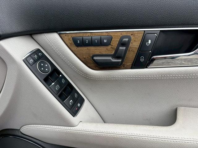 Cクラスステーションワゴン C200CGIブルーエフィシェンシWアバンG ワンオーナー車 ETC サンルーフ ルーフレール レザーシート パワーシート バックモニター 盗難防止装置 パワーウィンドウ パワーステアリング 運転席・助手席・サイドエアバッグ(27枚目)