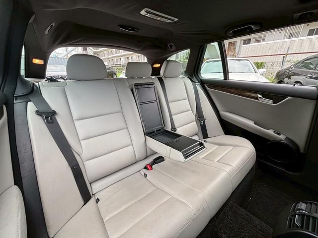 Cクラスステーションワゴン C200CGIブルーエフィシェンシWアバンG ワンオーナー車 ETC サンルーフ ルーフレール レザーシート パワーシート バックモニター 盗難防止装置 パワーウィンドウ パワーステアリング 運転席・助手席・サイドエアバッグ(29枚目)