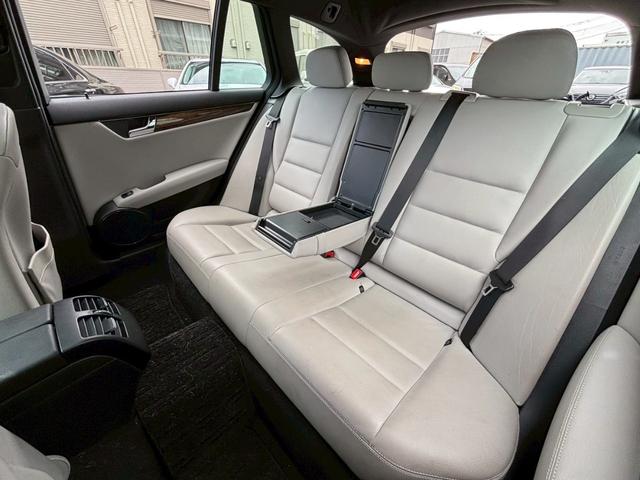 Cクラスステーションワゴン C200CGIブルーエフィシェンシWアバンG ワンオーナー車 ETC サンルーフ ルーフレール レザーシート パワーシート バックモニター 盗難防止装置 パワーウィンドウ パワーステアリング 運転席・助手席・サイドエアバッグ(30枚目)