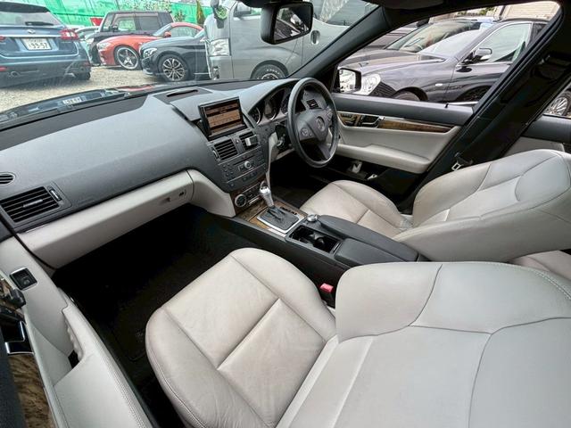Cクラスステーションワゴン C200CGIブルーエフィシェンシWアバンG ワンオーナー車 ETC サンルーフ ルーフレール レザーシート パワーシート バックモニター 盗難防止装置 パワーウィンドウ パワーステアリング 運転席・助手席・サイドエアバッグ(31枚目)